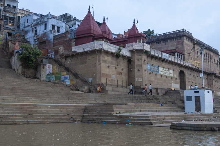 14 - India - Varanasi - rio Ganges - ghat